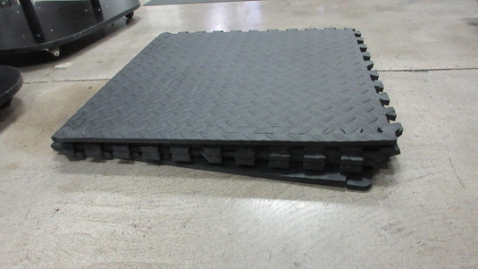 Used 24" X 24" Foam Puzzle Mat Set Of 6