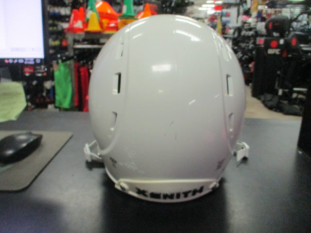 Load image into Gallery viewer, Used Xenith X2E+ Youth Large White Football Helmet 2023 (Jaw Pads Not Incl)
