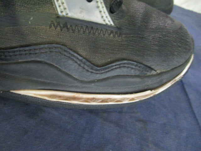 Load image into Gallery viewer, Used Nike Kyrie Infinity Basketball Shoes Youth Size 6
