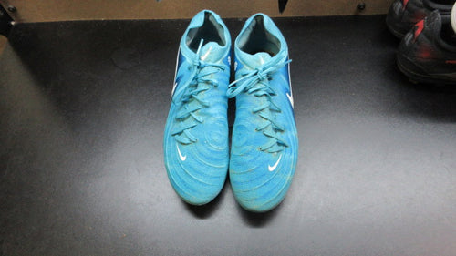 Nike Flyknit Phantom GX Soccer Cleats - Size 7.5