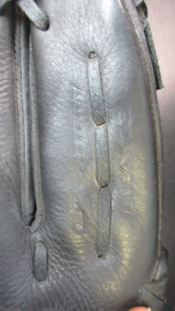 Load image into Gallery viewer, Used Easton Black Magic 13&quot; Leather Glove - RHT
