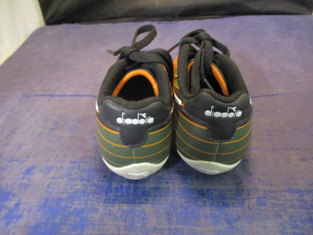 Load image into Gallery viewer, Used Diadora Soccer Cleats Youth Size 9.5K
