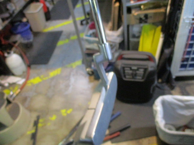 Load image into Gallery viewer, Used USKG RH Jr Putter 21&quot;
