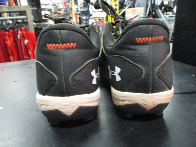 Load image into Gallery viewer, Used Under Armour Leadoff Size Youth 4 Cleats
