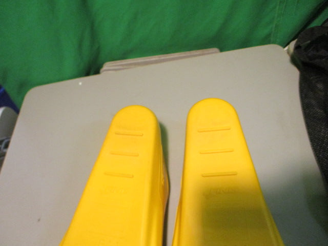 Load image into Gallery viewer, Used Fins Zoomers Gold Short Blade Size 7.5 - 8.5  Mens Training Fins

