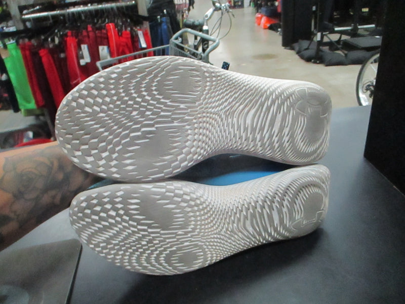 Load image into Gallery viewer, Used Under Armour Curry Flow Size 7.5 Running Shoes
