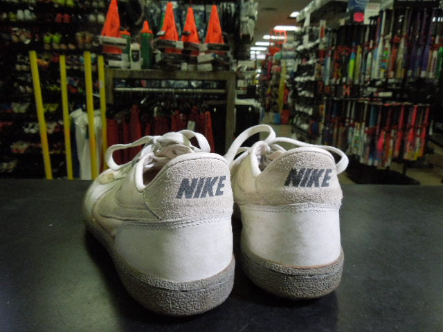 Load image into Gallery viewer, Vintage Nike 1984 Bruin Turf Shoe Size 8.5 Pre Patent Version
