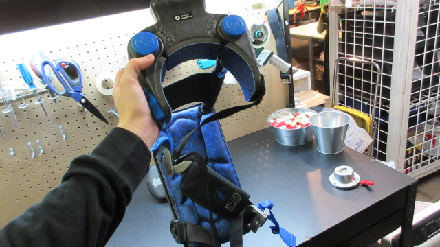 Load image into Gallery viewer, Used IWalkFree Single Crutch
