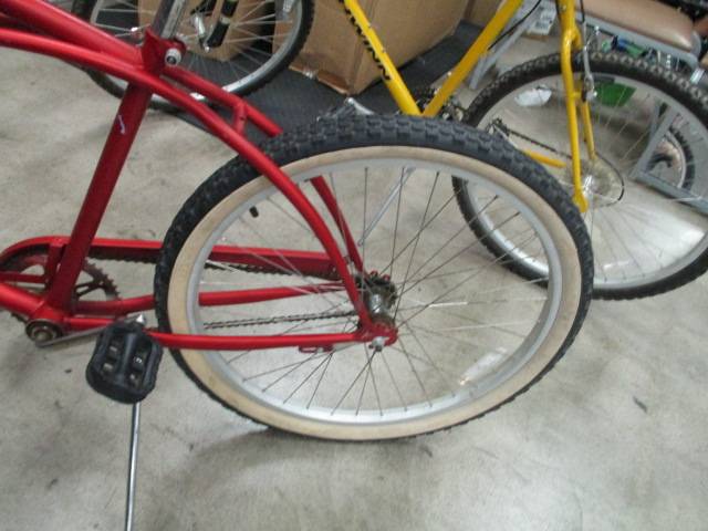 Load image into Gallery viewer, Used Mango Macaw 26" Men's Red Cruiser Bike
