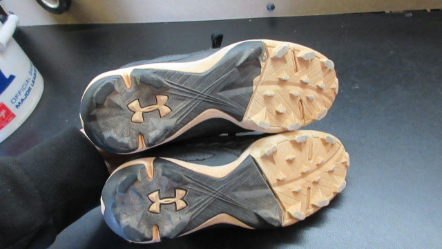 Load image into Gallery viewer, Used Under Armour Leadoff Low Baseball Cleats - Size Youth 2

