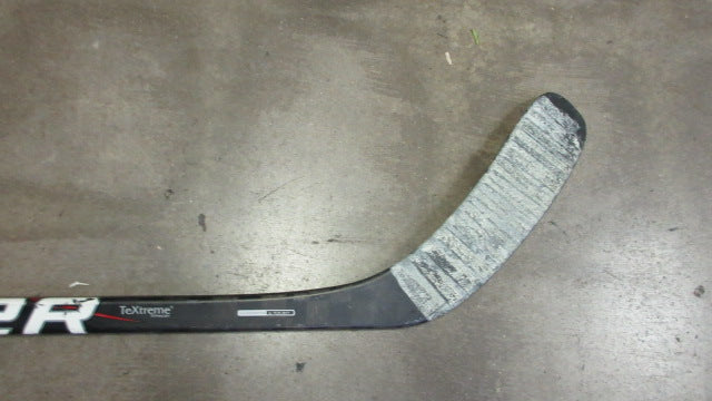 Load image into Gallery viewer, Used Bauer Vapor Apex 63&quot; Hockey Stick - RH - small tip wear
