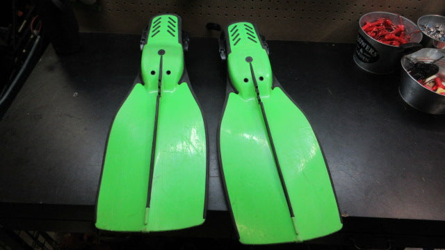 Load image into Gallery viewer, Used Oceanic V-Drive Swim Fins - Adult Large
