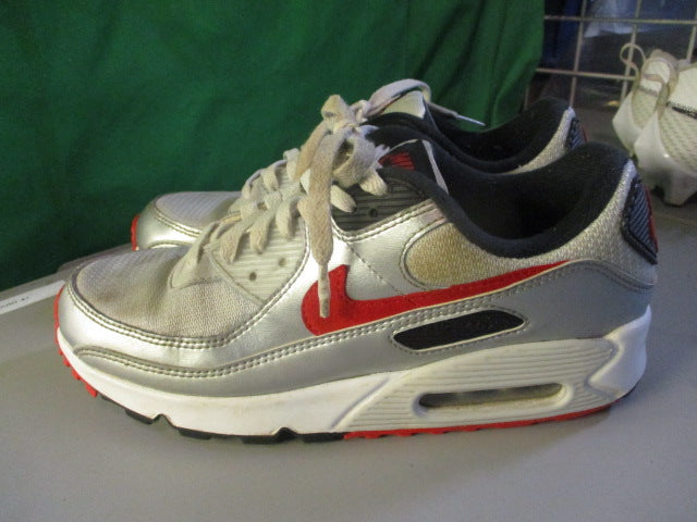 Load image into Gallery viewer, Used Nike Air Max &quot;Icons&quot; Sneakers Size 8
