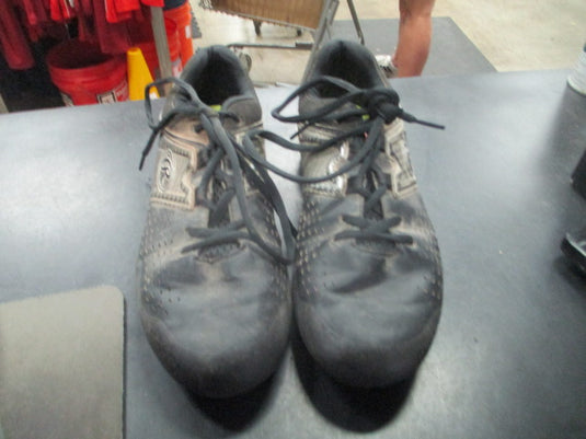 Used Rawlings Size 5 Cleats