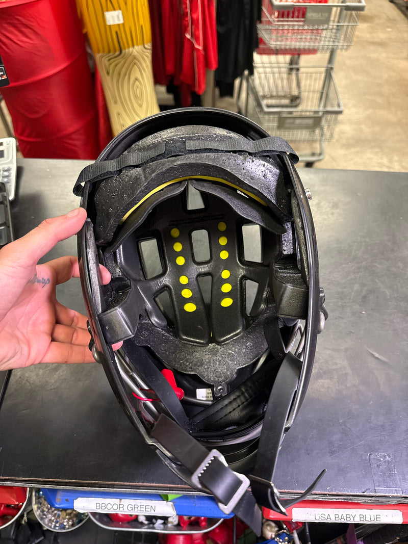 Load image into Gallery viewer, Used Cascade CS-R Black Youth Lacrosse Helmet
