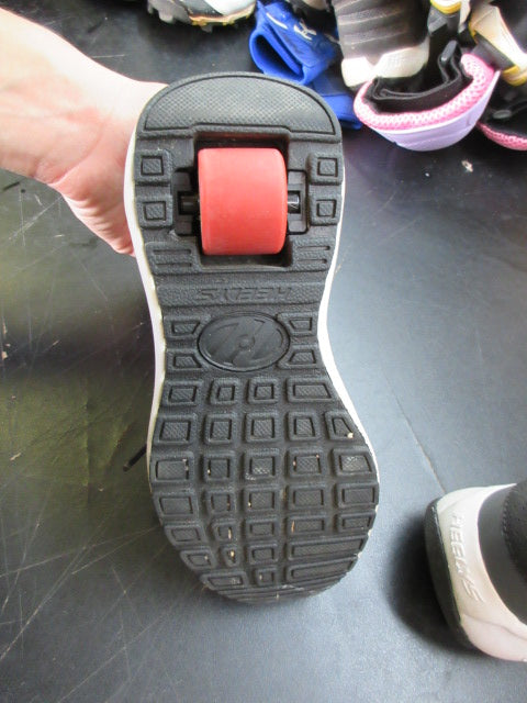 Load image into Gallery viewer, Used Children's Heelys Piper Shoes - Size Youth 1
