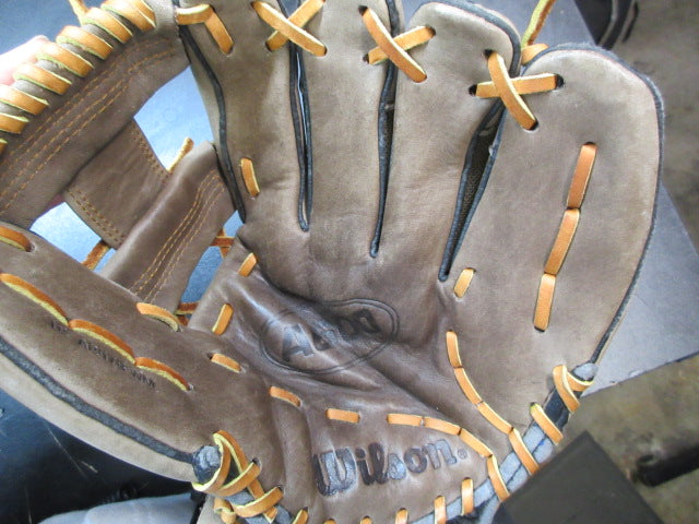 Load image into Gallery viewer, Used Wilson A600 12" Leather Glove - RHT
