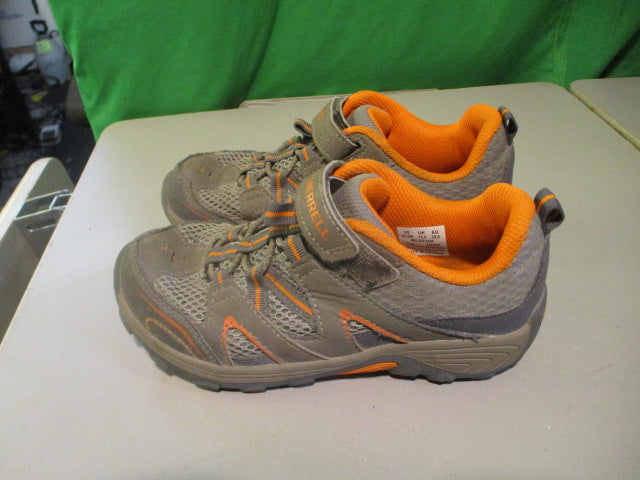 Load image into Gallery viewer, Used Merrell Size Kids 1.5 Hiking Shoes
