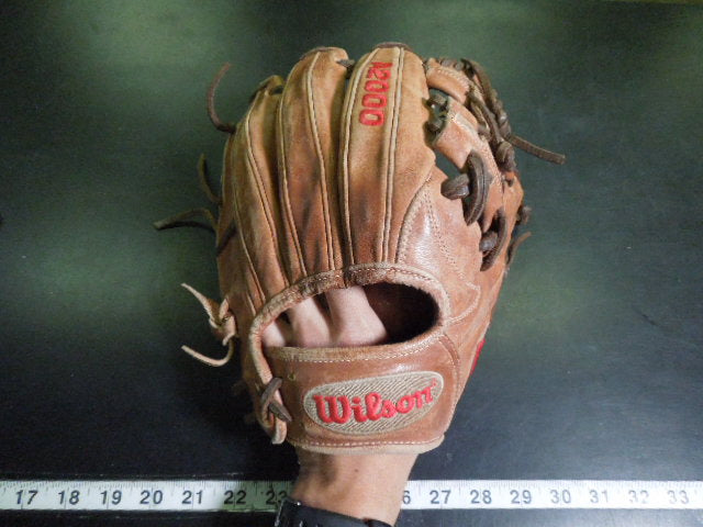 Load image into Gallery viewer, Used Wilson A200 1787 11.75" RHT Infield Glove
