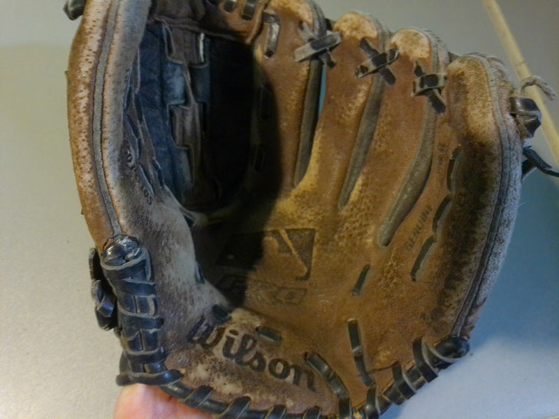 Load image into Gallery viewer, Used Wilson PG105 Pro Size 10 1/2  Baseball Glove
