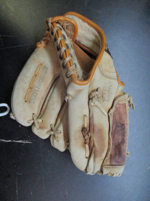 Load image into Gallery viewer, Used Wilson Paul Blair A2160 9.5" Glove - RHT
