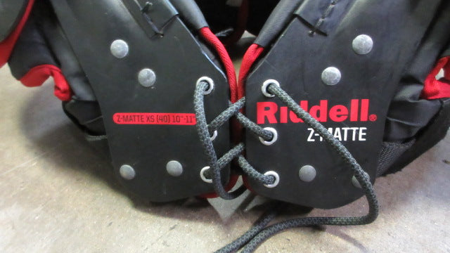 Load image into Gallery viewer, Used Riddell Z-Matte Shoulder Pads Youth Size XS (40) 10&quot;-11&quot;

