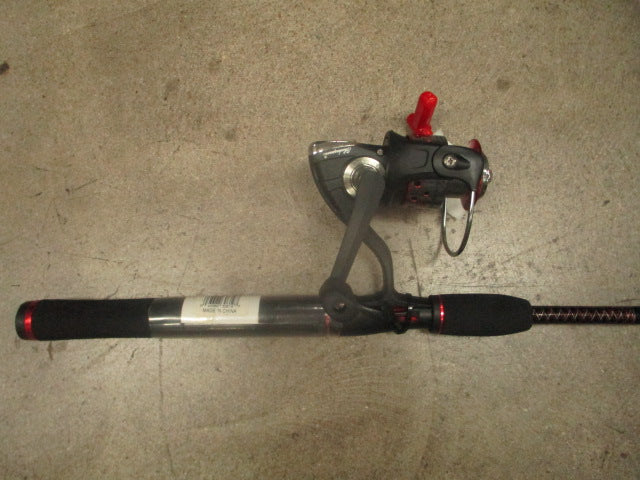 Load image into Gallery viewer, Used Shakespeare Ugly Stik GX2 6' 6" Fishing Pole Combo
