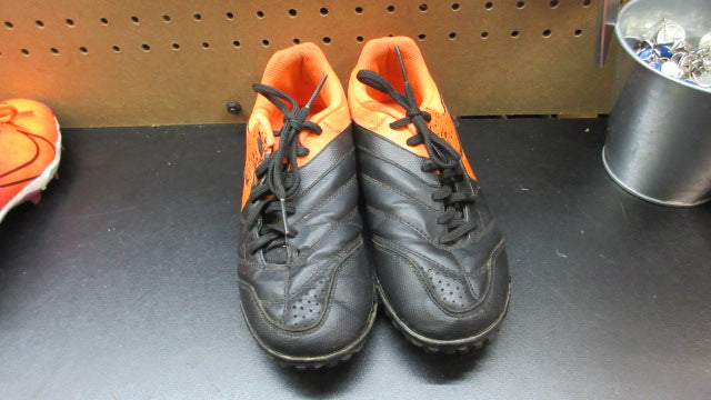 Load image into Gallery viewer, Used Nike Bomba Indoor Soccer Shoes - Size 5
