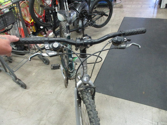 Used Boulder Giant 21 Speed Mountain Bicycle (Rip In Seat)