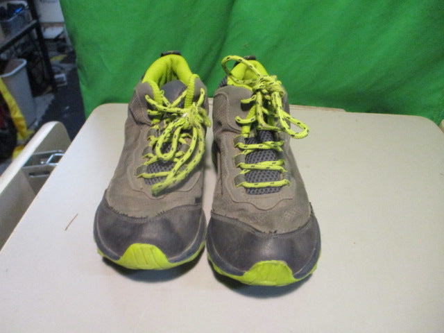 Load image into Gallery viewer, Used Merrell Size 3 Hiking Boots
