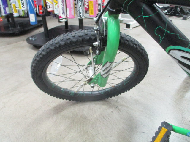 Load image into Gallery viewer, Used Dynacraft Surge 18" Boys BMX Bike
