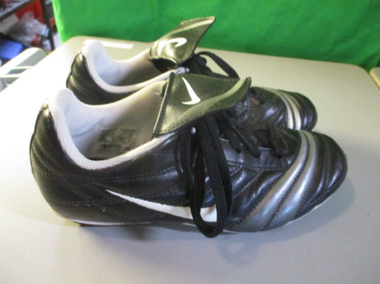 Used Nike Soccer Cleats Size 2.5