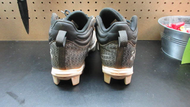 Load image into Gallery viewer, Used Under Armour Football Cleats - Size Youth 5
