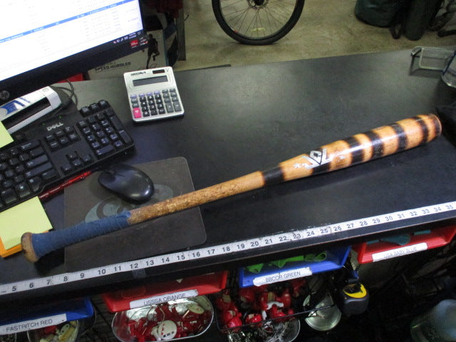 Load image into Gallery viewer, Used Homemade Hardwood JL 32 in 29.5 oz

