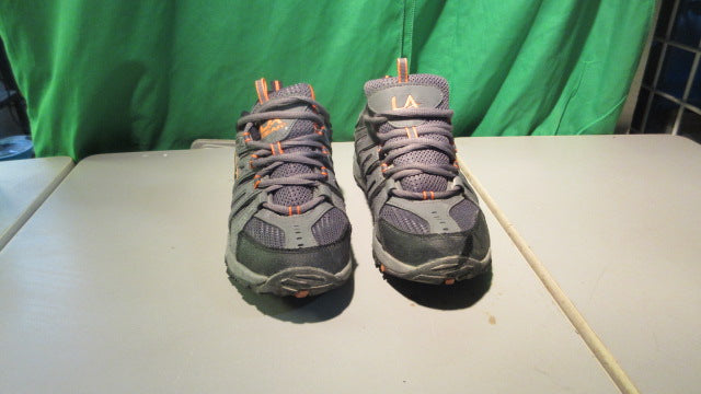 Load image into Gallery viewer, Used LA Gear Hiking Shoes Size 7.5
