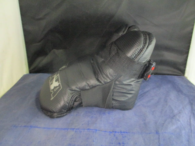 Load image into Gallery viewer, Used ATA Sparring Shoes Size 7 - some wear
