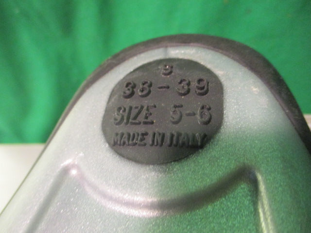 Load image into Gallery viewer, Used Body Glove Snap 22&quot; Size 5-6 Dive Fins
