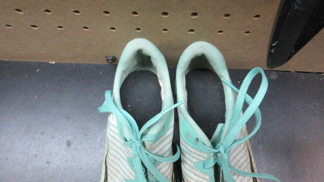 Load image into Gallery viewer, Used Saucony Vendetta Track Cleats - Size Womens 8

