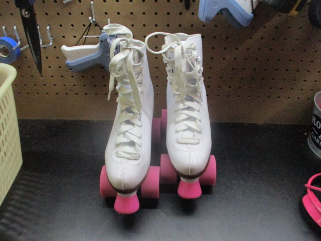 Load image into Gallery viewer, Used Chicago Skates Rink Roller Skates - Size 7
