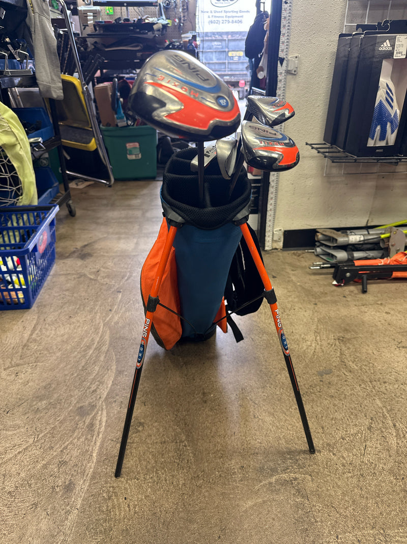 Load image into Gallery viewer, Used PING Moxie Jr Right Hand Golf Club Set 5pc with Stand Bag
