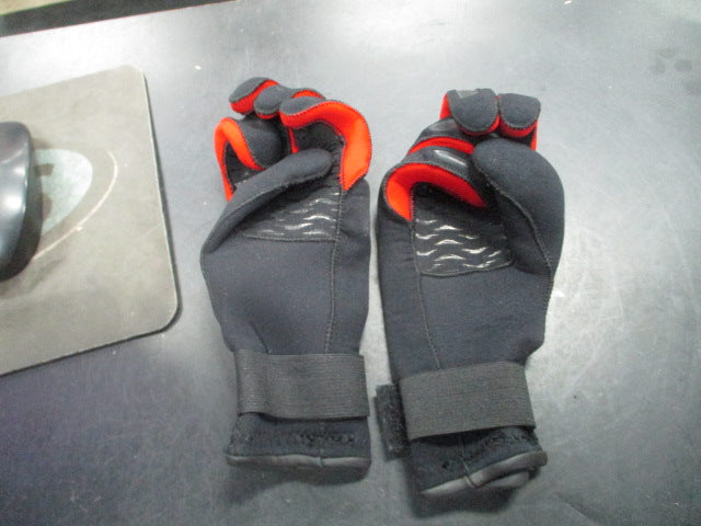 Load image into Gallery viewer, Used NRS Dive Gloves Size XS
