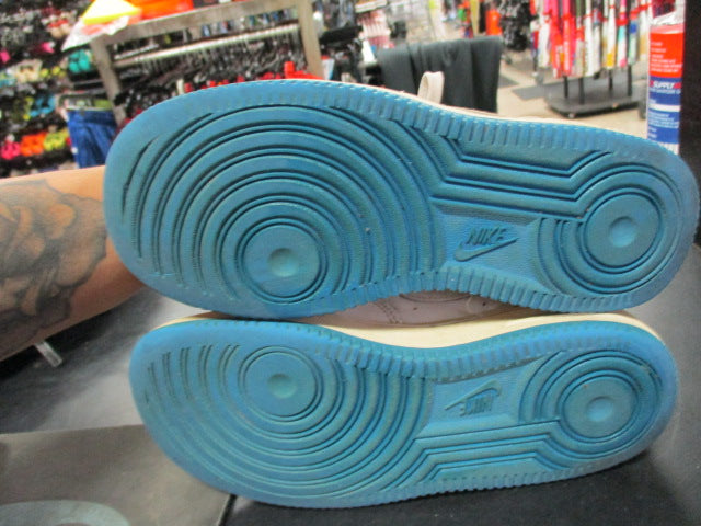 Load image into Gallery viewer, Used Nike Air Force 1 Size Youth 2 Sneakers
