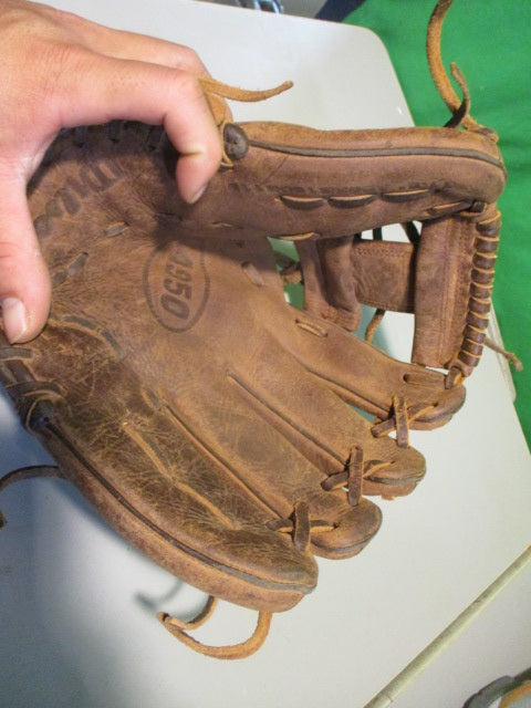 Load image into Gallery viewer, Used Wilson A950 11.5&quot; Glove - RHT

