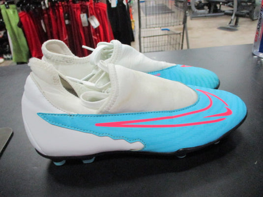 Used Nike Phantom Size 5 Soccer Cleats