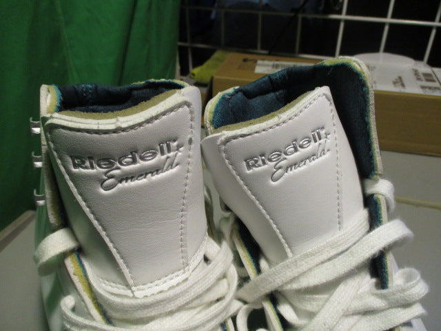 Load image into Gallery viewer, Used Riedell Emerald Size 2.5 Figure Skates
