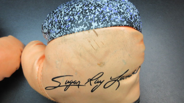 Load image into Gallery viewer, Used Franklin 1785 Sugar Ray Leonard Boxing Gloves - 8oz Youth *Ripped Middle*
