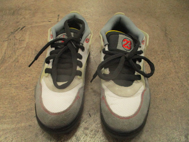 Load image into Gallery viewer, Used Nike Air Jordans 23 Flight Skate Shoes Size 5.5
