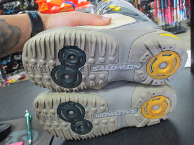Load image into Gallery viewer, Used Salomon Autofit Sie Womens 7.5 Snowboard Boots (Has Wear)
