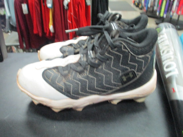 Load image into Gallery viewer, Used Under Armour BH Show Size 2 Cleats
