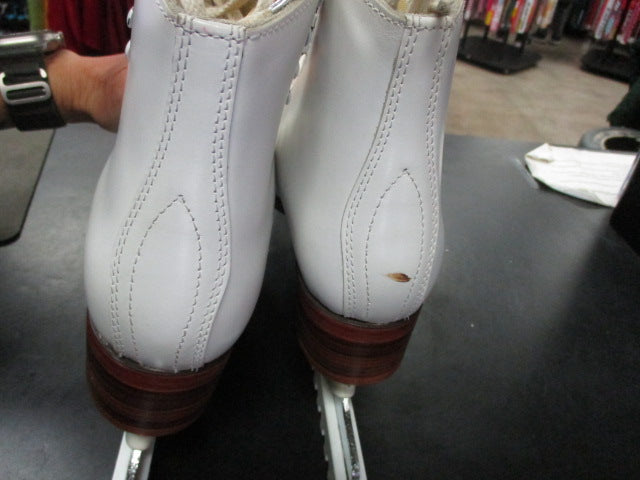 Load image into Gallery viewer, Used Don Jackson 7.5- 8 Figure Skates
